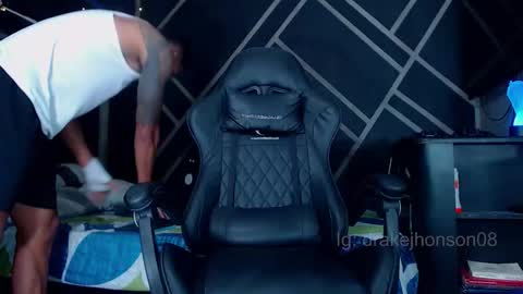 Snapshot of drake_jhonson08 chatting on February 2026 10:19:02 PM Drake online show from February 2026 10:19:02 PM