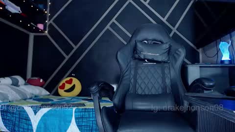 Snapshot of drake_jhonson08 chatting on March 2026 04:30:02 AM Drake online show from March 2026 04:30:02 AM