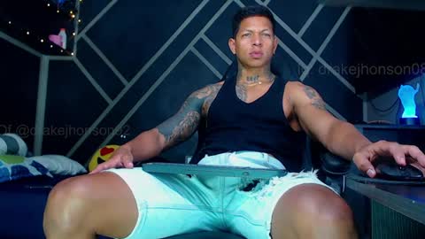 Snapshot of drake_jhonson08 chatting on March 2026 04:07:02 AM Drake online show from March 2026 04:07:02 AM