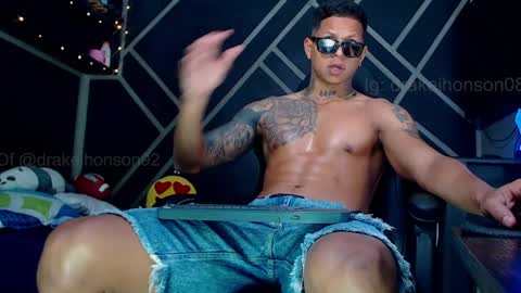 Snapshot of drake_jhonson08 chatting on March 2026 04:06:02 PM Drake online show from March 2026 04:06:02 PM