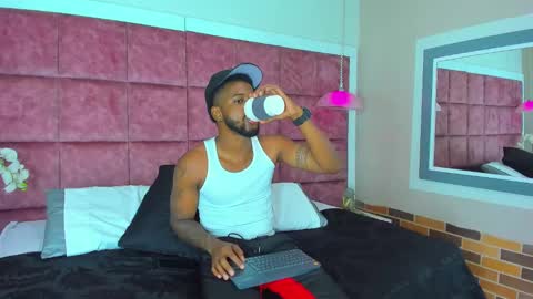 Snapshot of drake_nassir4 chatting on December 2024 03:15:02 AM ---Drake--- online show from December 2024 03:15:02 AM