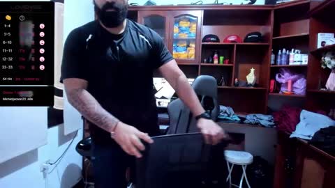 Snapshot of drako_argenti_ chatting on December 2024 08:04:02 PM Drako online show from December 2024 08:04:02 PM