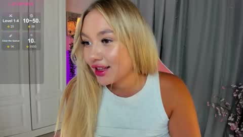 Snapshot of dreamaise chatting on September 2025 04:19:02 PM Mary pvt open use pink and blue app lovense online show from September 2025 04:19:02 PM