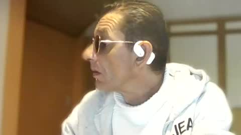 Snapshot of dreambob chatting on October 2025 11:31:01 AM Dreambob online show from October 2025 11:31:01 AM