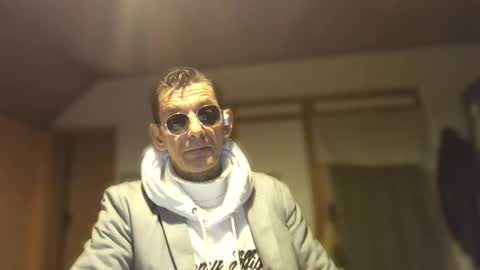 Snapshot of dreambob chatting on November 2025 12:02:01 AM Dreambob online show from November 2025 12:02:01 AM