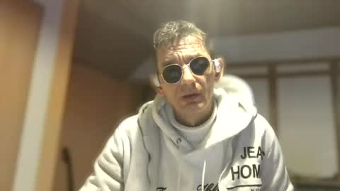 Snapshot of dreambob chatting on December 2025 07:32:01 PM Dreambob online show from December 2025 07:32:01 PM