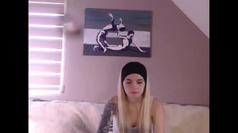 Snapshot of dreamcatcherfantasy chatting on January 2025 07:20:02 AM A girl online show from January 2025 07:20:02 AM
