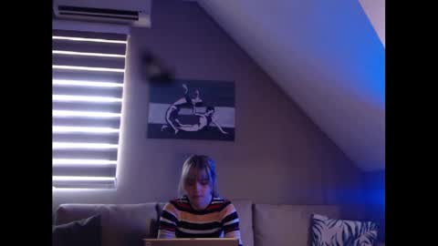 Snapshot of dreamcatcherfantasy chatting on February 2025 08:15:02 AM A girl online show from February 2025 08:15:02 AM