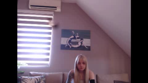 Snapshot of dreamcatcherfantasy chatting on March 2025 07:53:01 AM A girl online show from March 2025 07:53:01 AM