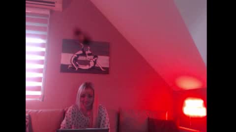 A girl online show from September 2025 06:50:02 AM