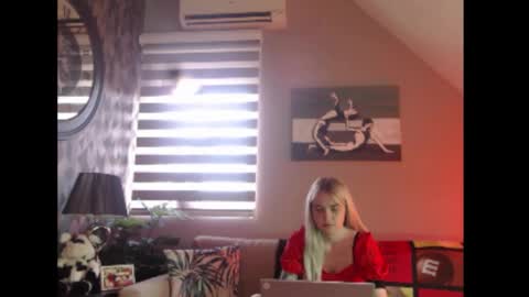 A girl online show from October 2025 07:32:01 AM