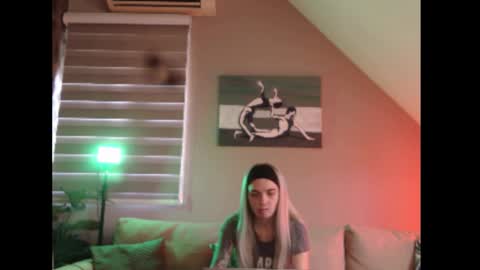 A girl online show from November 2025 08:03:02 AM