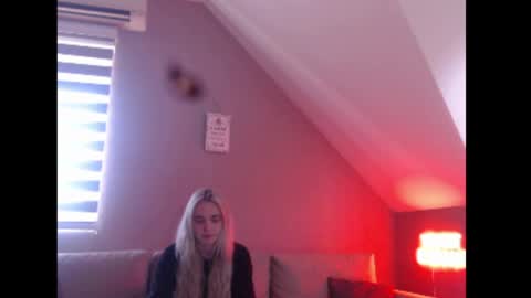 A girl online show from April 2026 07:28:01 AM