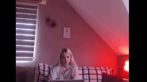 A girl online show from June 2026 07:29:02 AM