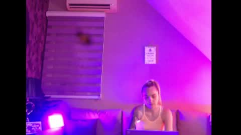 A girl online show from June 2026 07:29:02 AM