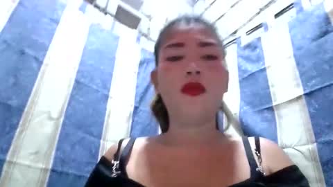 Snapshot of dreamer_17 chatting on October 2025 01:42:02 PM Maui online show from October 2025 01:42:02 PM