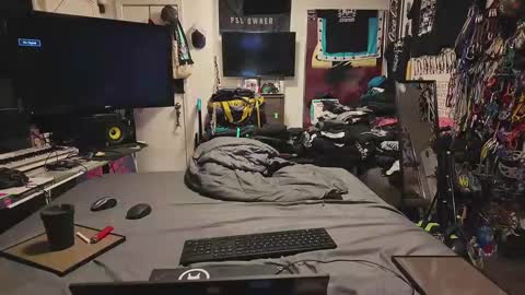 Snapshot of dreamer_xyz chatting on January 2025 11:51:02 PM Dream Maker online show from January 2025 11:51:02 PM