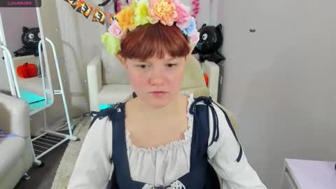 Luna online show from October 2025 08:42:01 PM