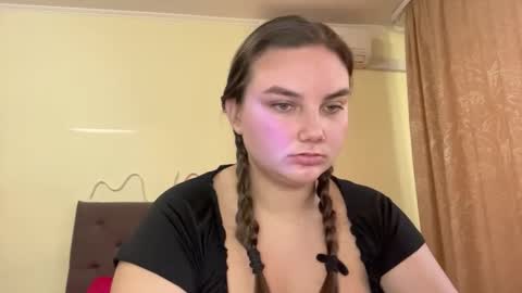 Mila online show from October 2025 02:50:01 PM