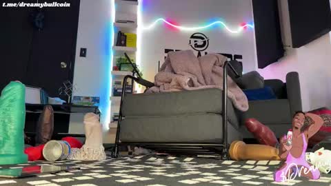 Snapshot of dreamybullxxx chatting on December 2024 11:50:02 PM Dreamy online show from December 2024 11:50:02 PM