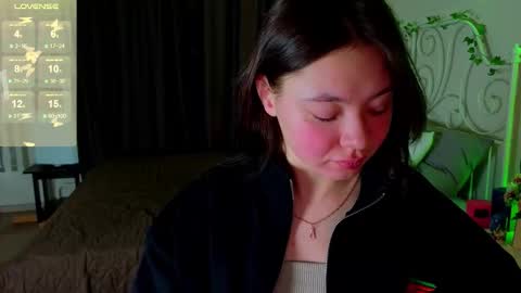 dreamymilka online show from December 2025 02:19:02 AM