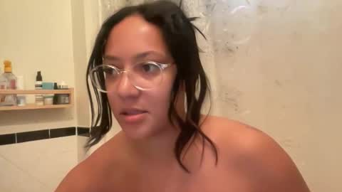 Snapshot of dreamyriri chatting on February 2026 03:43:01 PM RIRI OR DREAMY online show from February 2026 03:43:01 PM