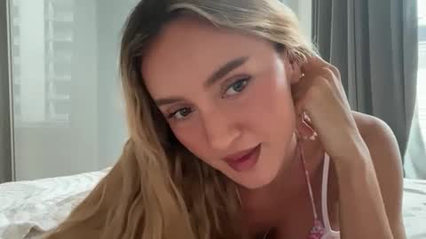 Snapshot of dreamyylilah chatting on May 2026 11:32:01 PM Lilah online show from May 2026 11:32:01 PM