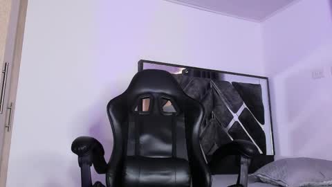 Snapshot of drekev_ chatting on December 2025 07:09:01 PM Kevin online show from December 2025 07:09:01 PM