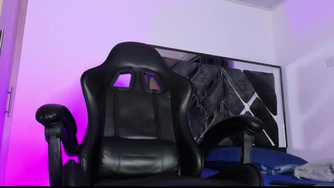 Snapshot of drekev_ chatting on December 2025 07:02:02 AM Kevin online show from December 2025 07:02:02 AM