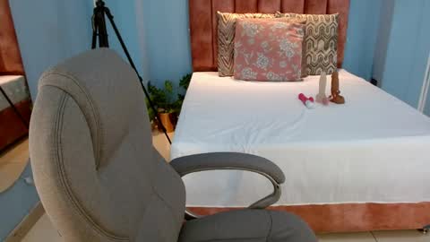 drilau_18 online show from May 2026 04:19:01 AM
