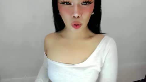 Snapshot of dripqueenxoxo chatting on September 2025 05:22:01 AM miss. Erika online show from September 2025 05:22:01 AM