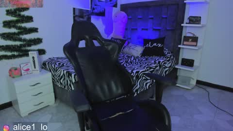 Snapshot of dulce_alice_ chatting on January 2025 01:35:01 PM ALICE online show from January 2025 01:35:01 PM