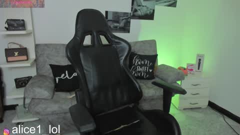 Snapshot of dulce_alice_ chatting on January 2025 01:52:01 PM ALICE online show from January 2025 01:52:01 PM