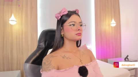 Snapshot of dulce_glow_ chatting on June 2026 03:50:02 PM D U L C E online show from June 2026 03:50:02 PM