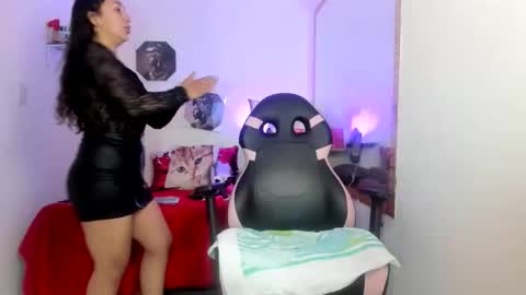 Snapshot of dulce_luna_small chatting on May 2026 11:40:02 AM DULCE online show from May 2026 11:40:02 AM