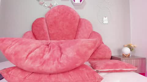 Snapshot of dulceaurora_ chatting on January 2025 05:51:01 AM DULCE AURORA online show from January 2025 05:51:01 AM