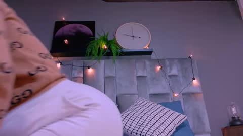 DULCE AURORA online show from October 2025 02:45:02 AM