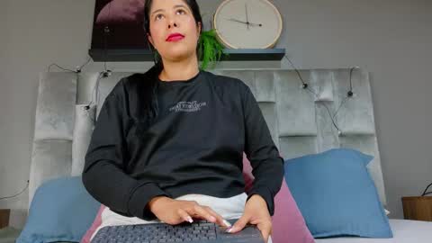 DULCE AURORA online show from October 2025 02:36:02 AM