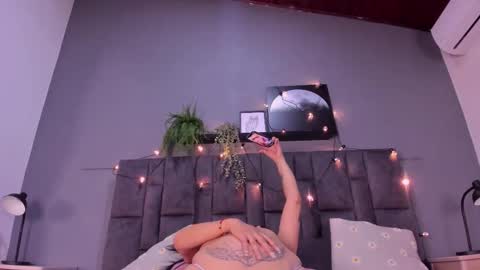 DULCE AURORA online show from November 2025 02:43:02 AM