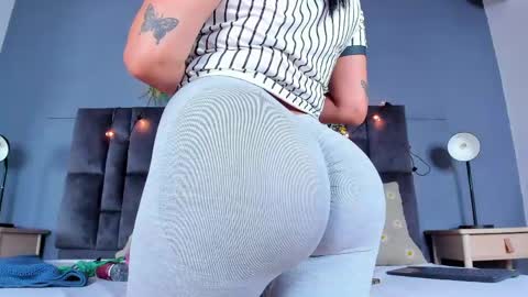 DULCE AURORA online show from May 2026 02:52:02 AM