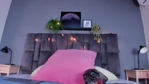 DULCE AURORA online show from June 2026 06:00:02 AM
