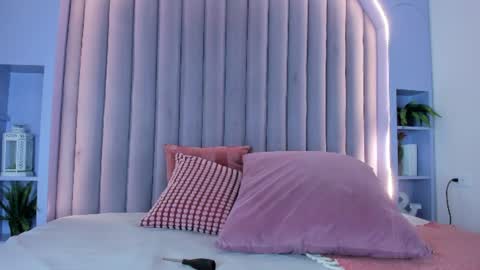 DULCE AURORA online show from July 2026 02:50:01 AM