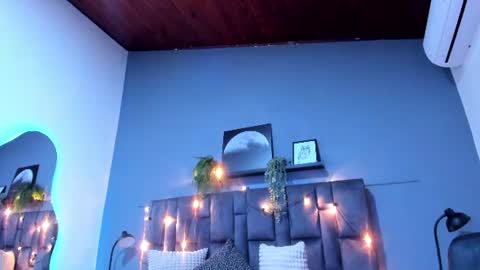 DULCE AURORA online show from July 2026 02:43:01 AM