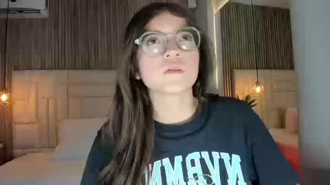 Snapshot of dulcevela chatting on September 2025 10:43:01 PM dulcevela online show from September 2025 10:43:01 PM