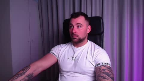 Snapshot of duncanstones chatting on April 2026 12:01:01 PM DuncanStone online show from April 2026 12:01:01 PM
