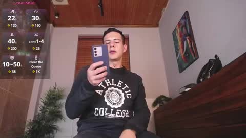 Snapshot of dustin_sonne chatting on January 2025 03:19:01 AM Dustin Sonne online show from January 2025 03:19:01 AM
