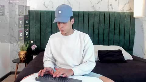 Snapshot of dustin_sonne chatting on February 2025 03:22:01 AM Dustin Sonne online show from February 2025 03:22:01 AM