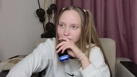 Snapshot of dustydeida chatting on December 2025 07:53:02 PM Jenny online show from December 2025 07:53:02 PM