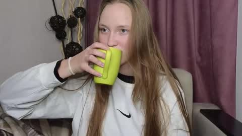 Snapshot of dustydeida chatting on December 2025 06:45:01 PM Jenny online show from December 2025 06:45:01 PM