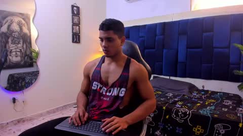 DUSTYN MICHELLE online show from May 2026 02:32:01 PM